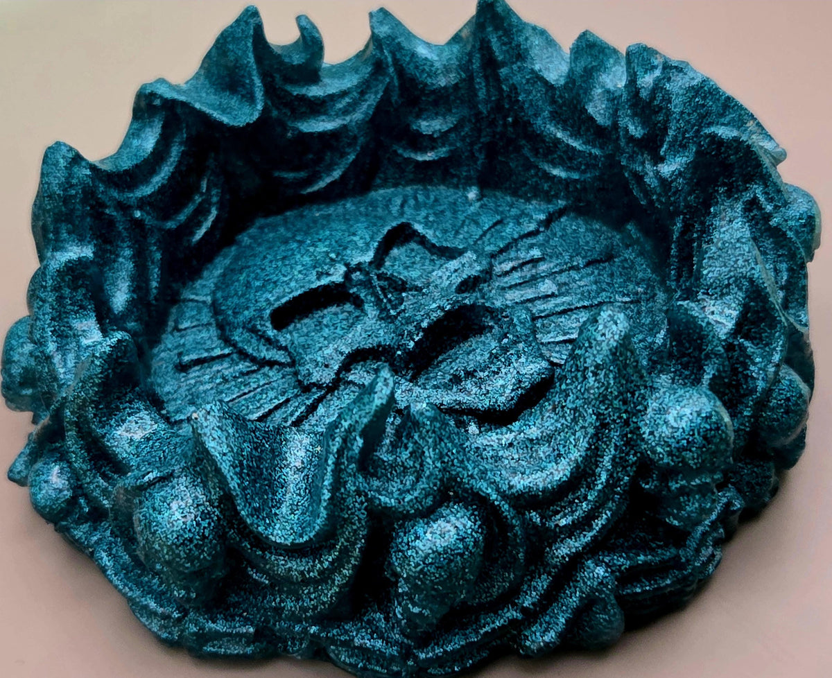 Handcrafted Epoxy Resin Skull Ashtray - Gothic Home Decor