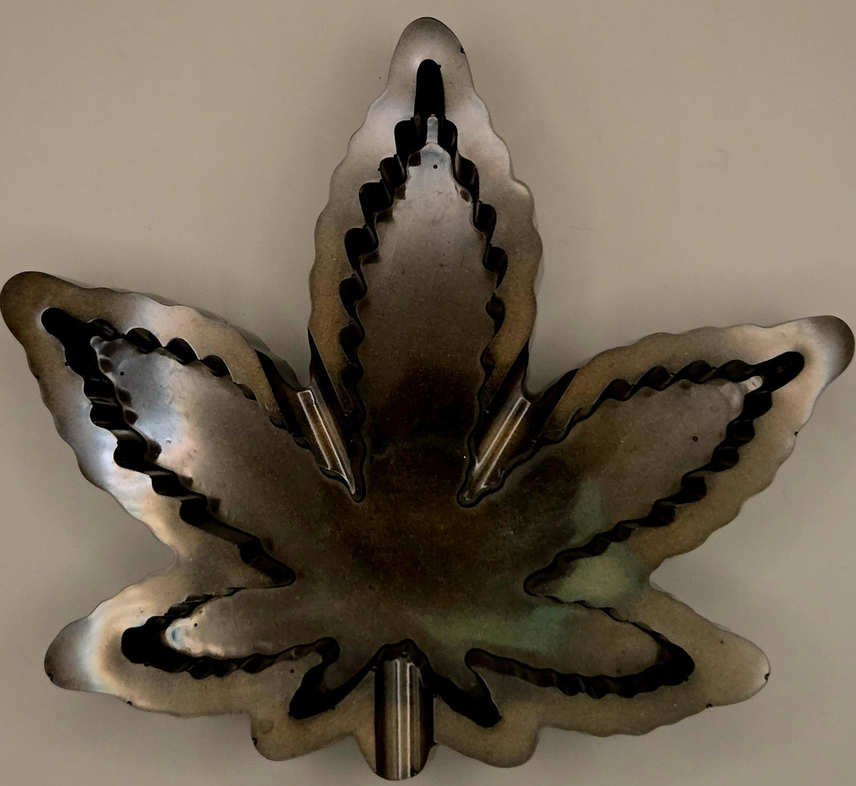 Handcrafted Epoxy Resin Leaf Ashtray - Gothic Home Decor
